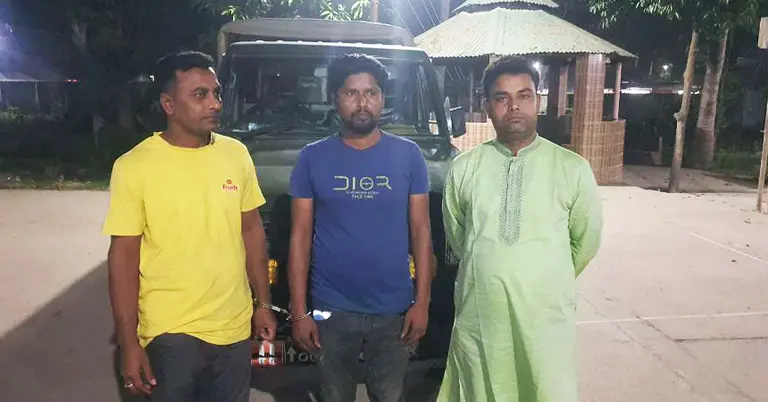 চাঁদাবাজির অভিযোগে বিএনপি নেতাসহ আটক ৩
